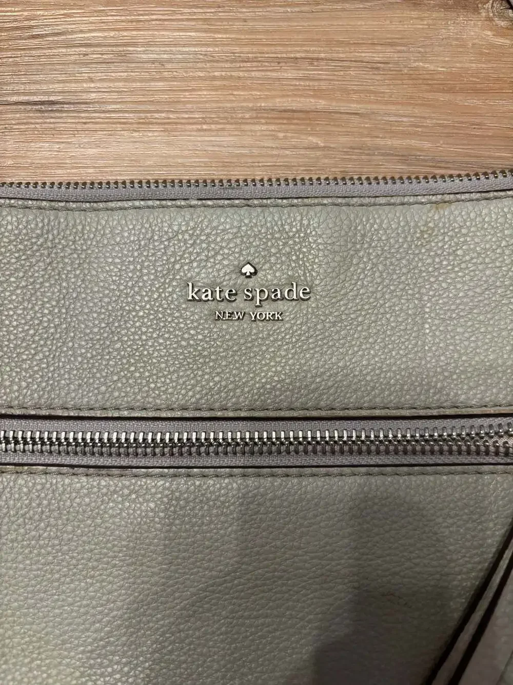 Kate Spade Jackson Pebbled Leather Large Crossbody Bag in Nimbus Grey